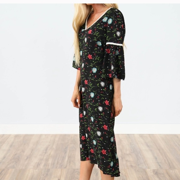 Black blue green red floral bell sleeve dress. - Picture 5 of 8